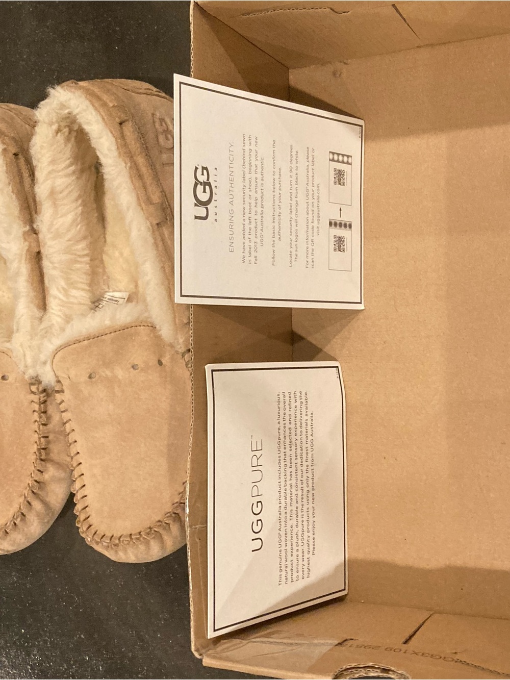 UGG Dakota slippers sz 9